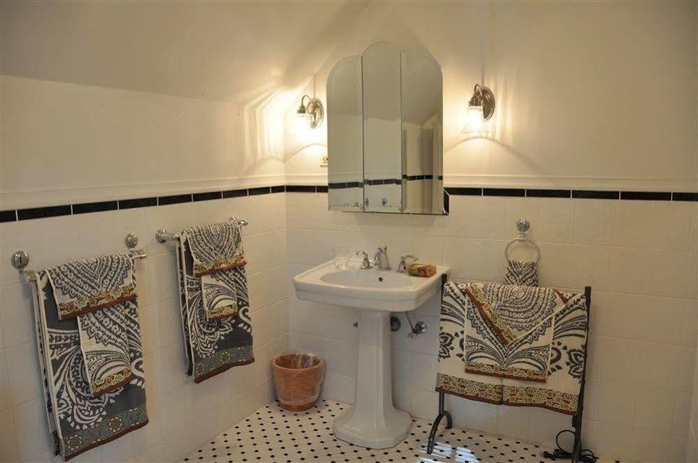 Wayne Bed & Breakfast Inn (Adults Only) Экстерьер фото