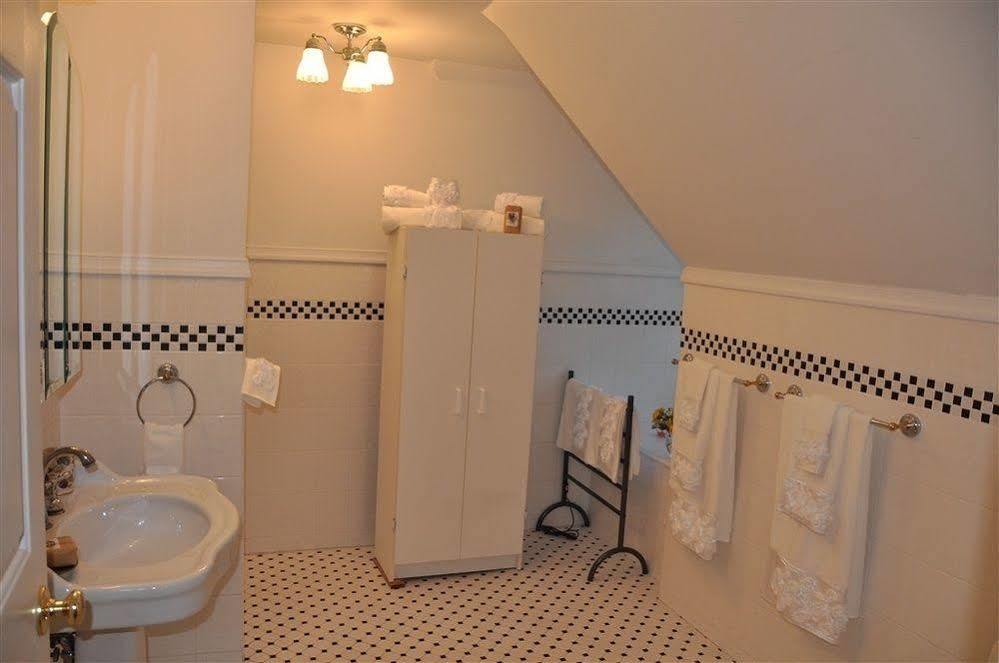 Wayne Bed & Breakfast Inn (Adults Only) Экстерьер фото