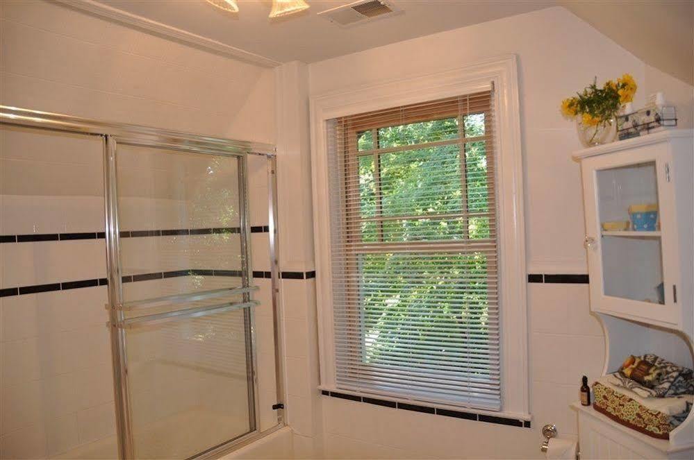 Wayne Bed & Breakfast Inn (Adults Only) Экстерьер фото